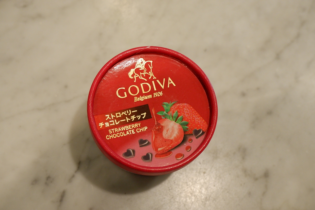 【霜淇淋推薦】Godiva 黑巧克力霜淇淋 x 黑巧克力碎草莓冰淇淋 @貝大小姐與瑞餚姐の囂脂私蜜話