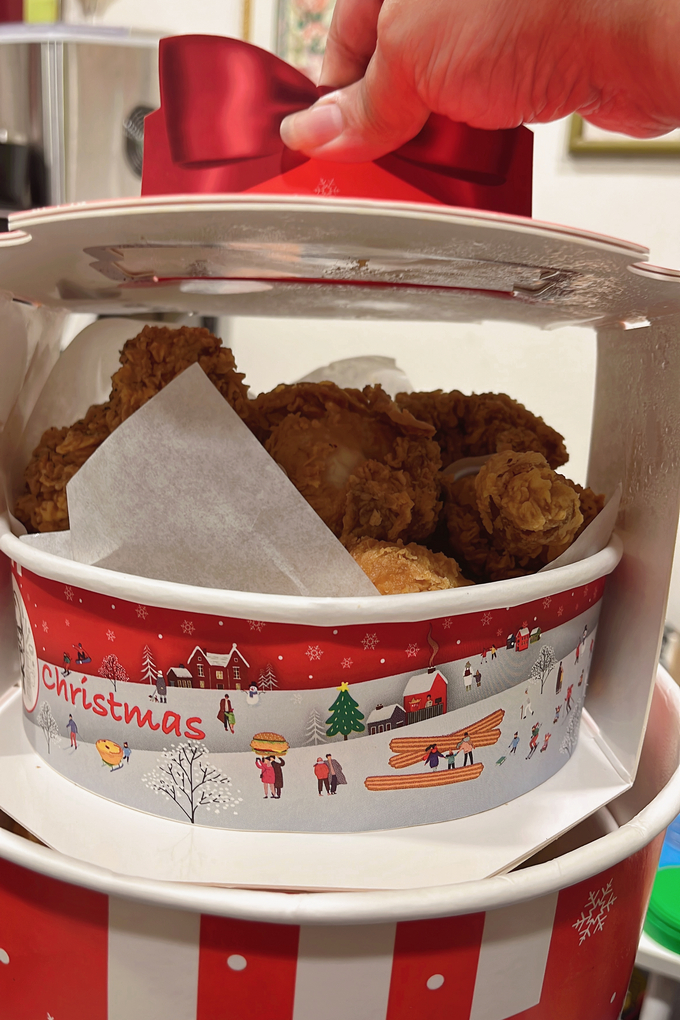 【聖誕節特餐】KFC肯德基聖誕驚喜巨大桶 @貝大小姐與瑞餚姐の囂脂私蜜話