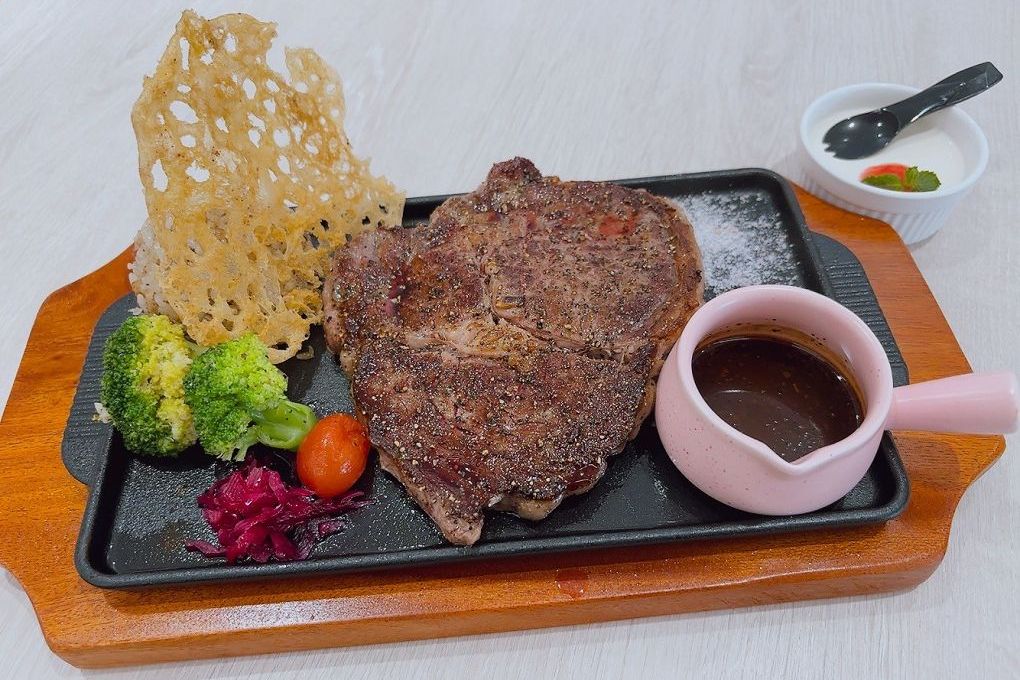 【蘆洲燒肉店】燒肉屋蘆洲店  你有多久沒吃燒肉了呢？到燒肉屋蘆洲店吃好吃的燒肉，感受日式炭火魅力吧！ @貝大小姐與瑞餚姐の囂脂私蜜話