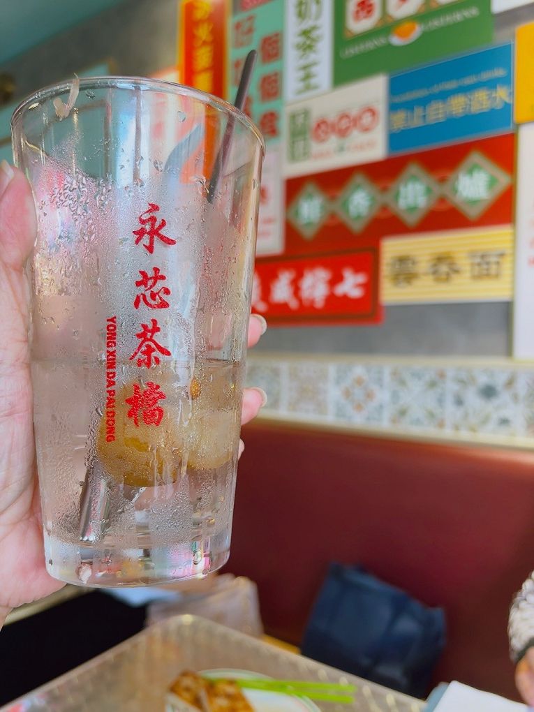 【中壢港式茶餐廳推薦 │ 內壢美食】永芯茶檔茶餐廳 100%復刻香港茶餐廳場景，讓你一秒鐘到香港，開心大啖香港道地美食！ @貝大小姐與瑞餚姐の囂脂私蜜話