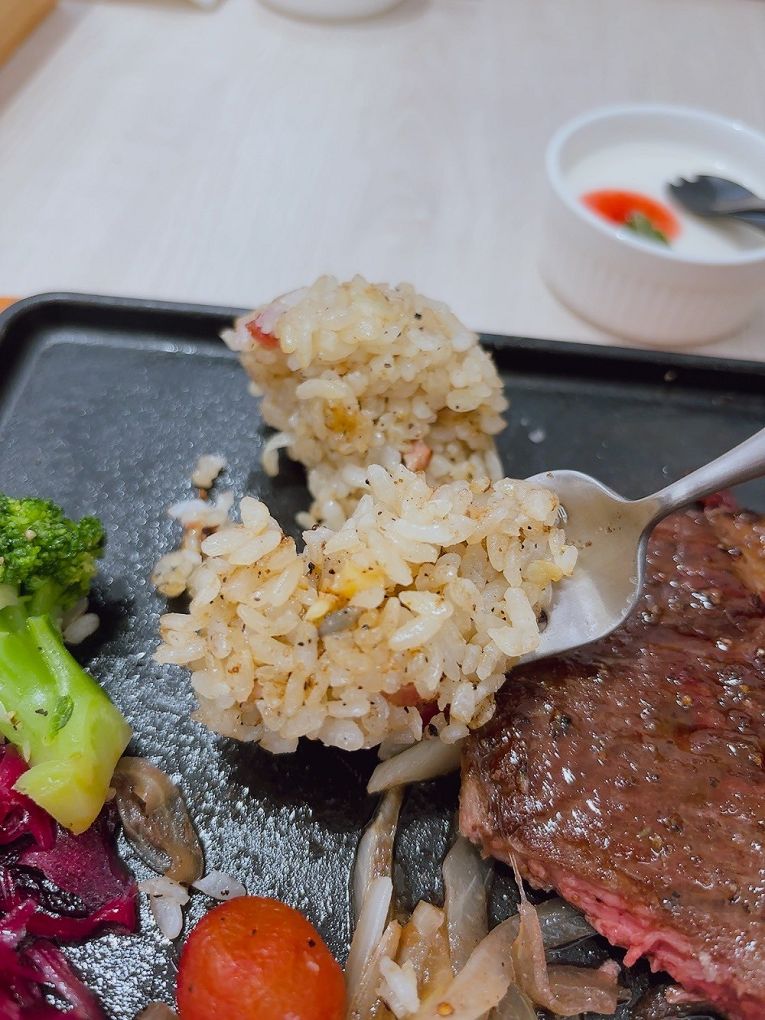 【林口中式簡餐推薦】穀雨豐  將排餐、西餐融入了台灣的飲食文化中，創造出屬於台灣人的台式的洋食料理餐廳！ @貝大小姐與瑞餚姐の囂脂私蜜話