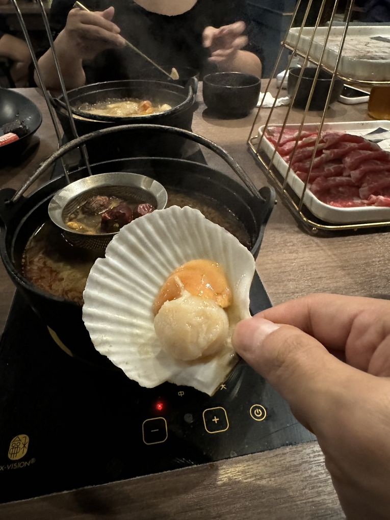 【蘆竹火鍋/鍋物 聚餐餐廳】金蒔鍋物 桃園大竹總店 肉品、食材、湯頭都非常有水準，還有自助吧吃到飽，CP超高，快帶著家人朋友一起來金蒔，度過美好金時！ @貝大小姐與瑞餚姐の囂脂私蜜話