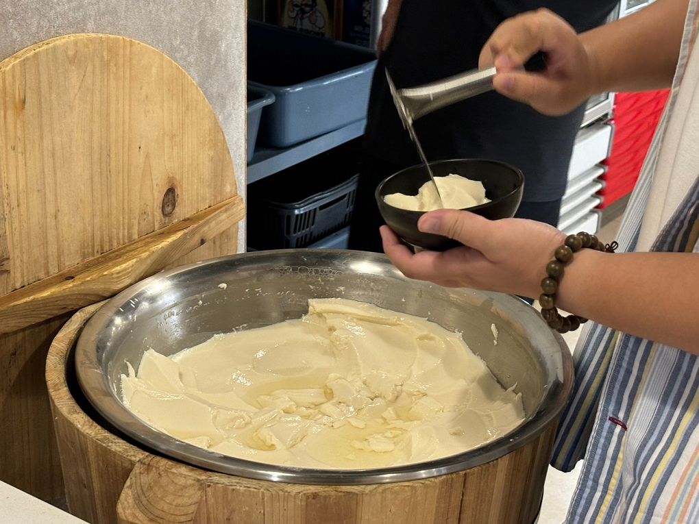 【中原大學 中壢牛肉麵推薦】鍾小勤麵食館  有著各式美味的餐點，同時還提供了免費的紅茶及豆花，這麼佛心的店值得帶著家人、好友一起品嚐！ @貝大小姐與瑞餚姐の囂脂私蜜話