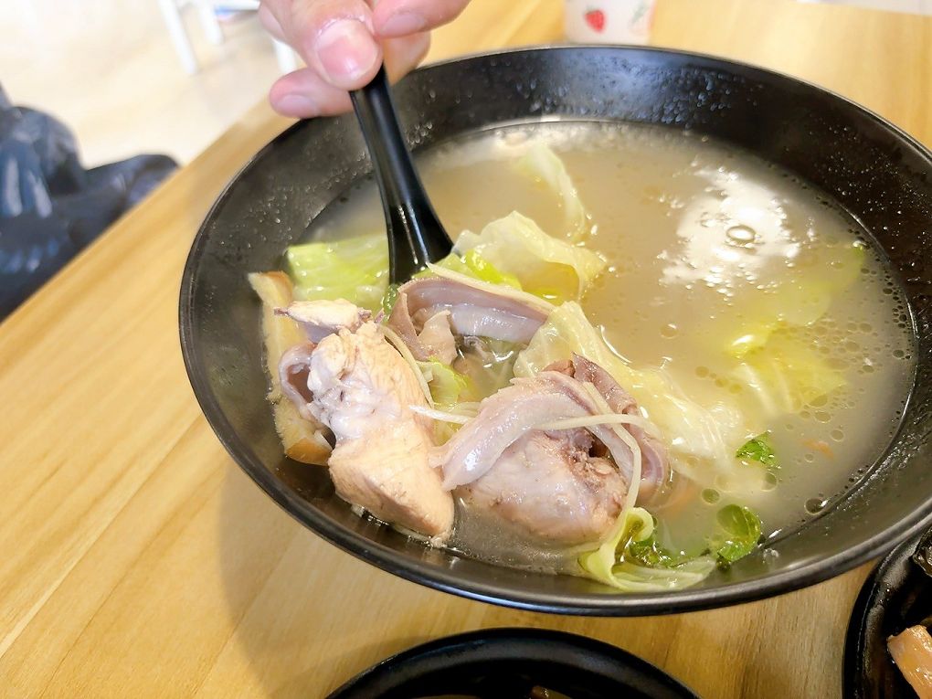 【中原大學 中壢牛肉麵推薦】鍾小勤麵食館  有著各式美味的餐點，同時還提供了免費的紅茶及豆花，這麼佛心的店值得帶著家人、好友一起品嚐！ @貝大小姐與瑞餚姐の囂脂私蜜話