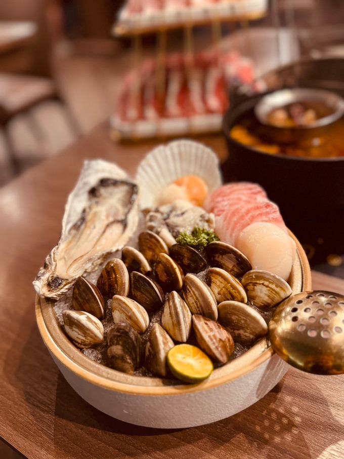 【蘆竹火鍋/鍋物 聚餐餐廳】金蒔鍋物 桃園大竹總店 肉品、食材、湯頭都非常有水準，還有自助吧吃到飽，CP超高，快帶著家人朋友一起來金蒔，度過美好金時！ @貝大小姐與瑞餚姐の囂脂私蜜話