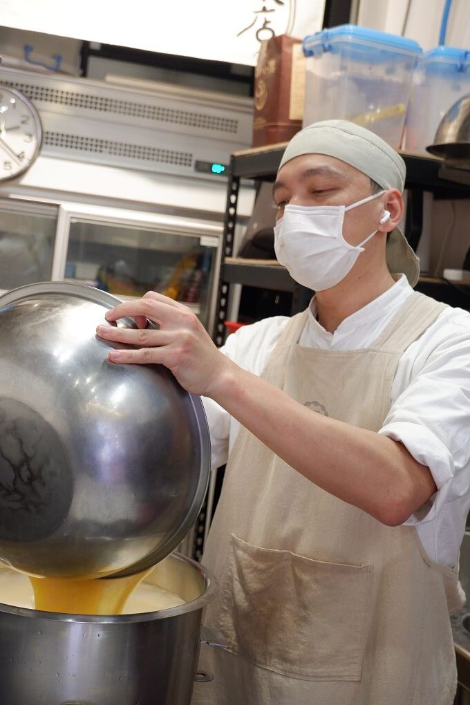 【三峽老街伴手禮】初蛋糕 豆漿蛋糕第一品牌 三峽老街店 每一份豆漿蛋糕都能讓你與家人一起享受它所帶來的健康、幸福與美好！ @貝大小姐與瑞餚姐の囂脂私蜜話