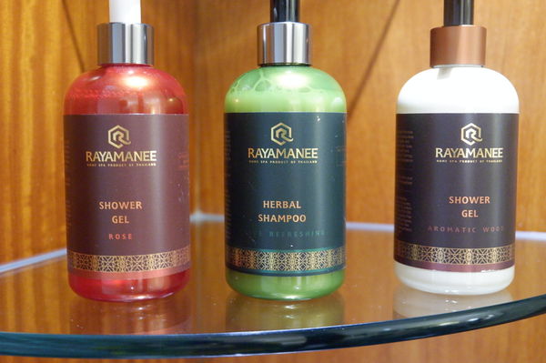 【好物推薦】泰國香氛 RAYAMANEE Shower Gel &#038; Herbal Shampoo @貝大小姐與瑞餚姐の囂脂私蜜話