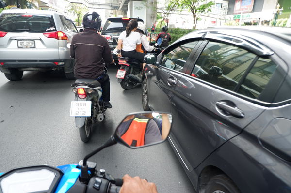 【泰國 曼谷交通工具】摩托計程車 Motorbike Taxi มอเตอร์ไซค์รับจ้าง @貝大小姐與瑞餚姐の囂脂私蜜話